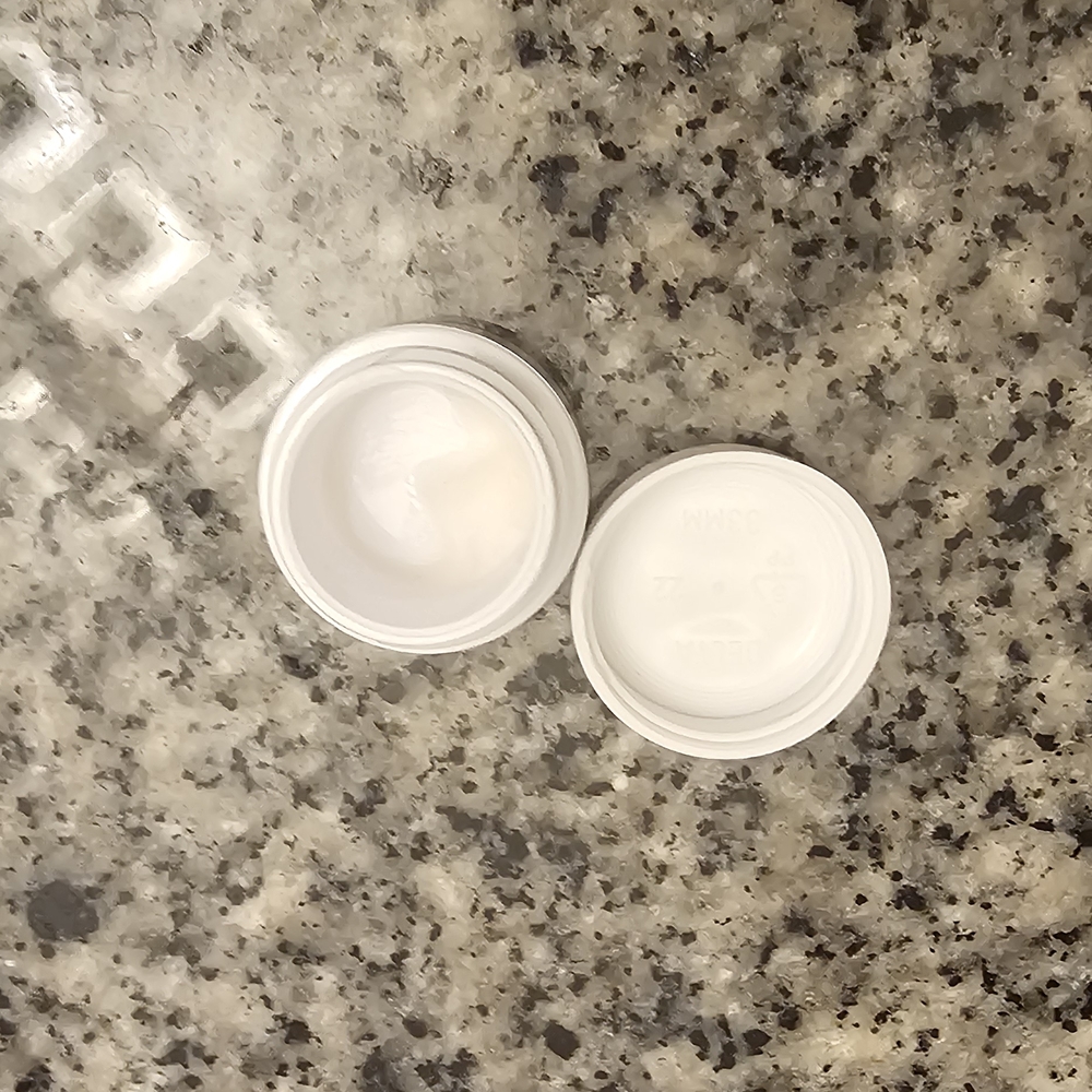 La Mer Moisturizing Cream - Empty Jar - Picture 3 of 3